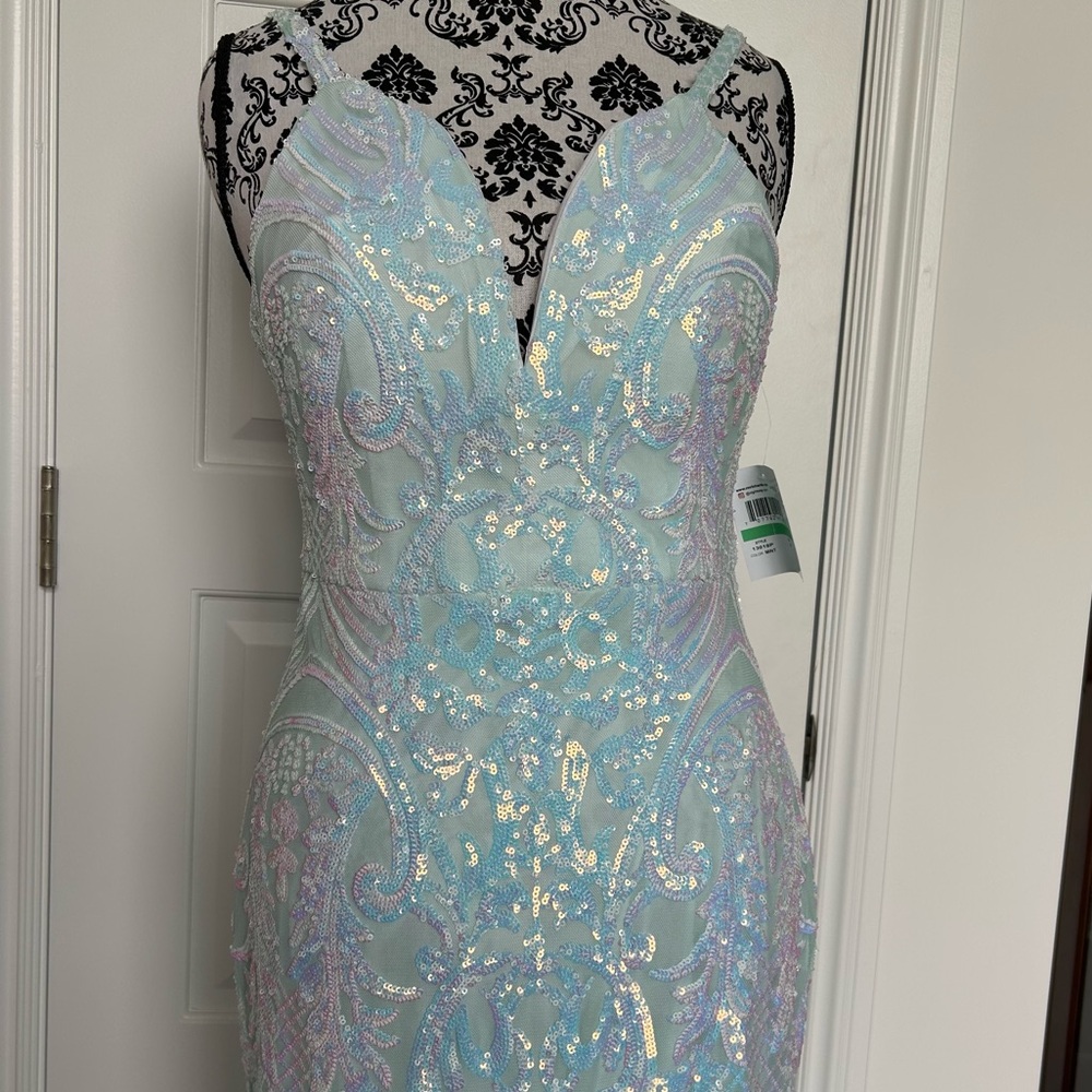 NEW Nightway sz 8P iridescent sequin long gown in mint green